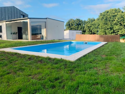 Off site, Garden, Swimming pool