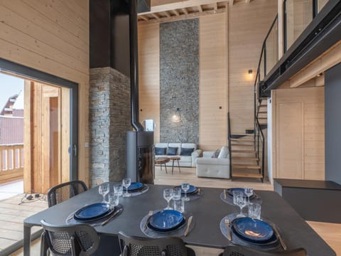 Duplex 125m² aux pieds des pistes avec parking et cheminée - FR-1-645-70 Apartment in Huez