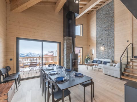 Duplex 125m² aux pieds des pistes avec parking et cheminée - FR-1-645-70 Apartment in Huez