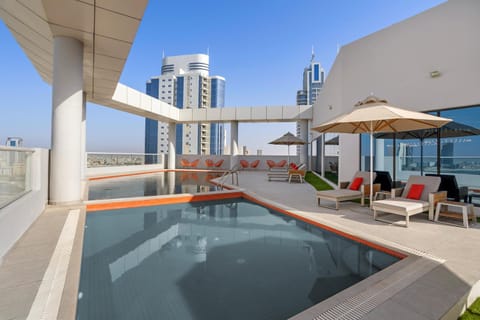 Property building, Balcony/Terrace, Pool view