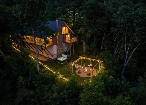 Property building, Night, Hot Tub, fireplace