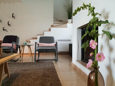 Living room, Seating area, fireplace