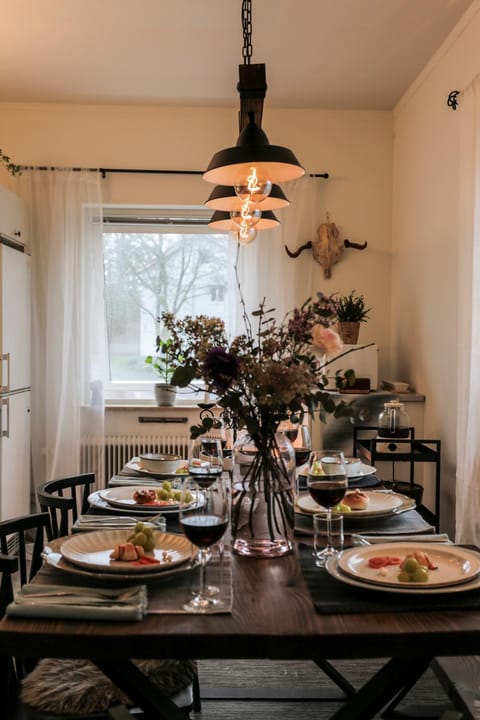 Dining area, Food