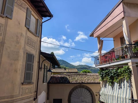 View (from property/room), Balcony/Terrace, Mountain view