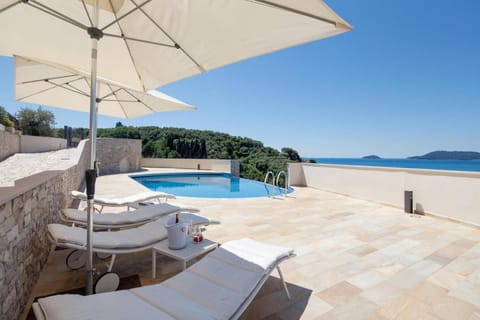 Patio, Day, Natural landscape, View (from property/room), Balcony/Terrace, Pool view, Sea view, Swimming pool, sunbed