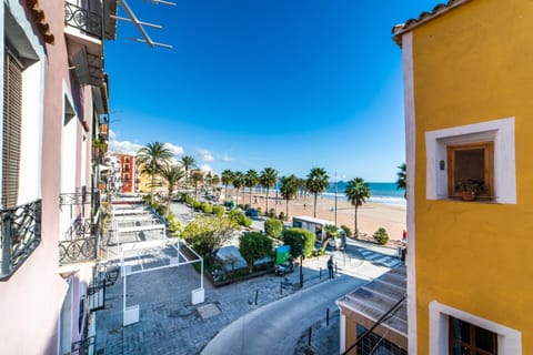 Property building, Day, Neighbourhood, City view, Sea view, Street view