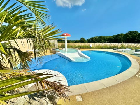 Day, Pool view