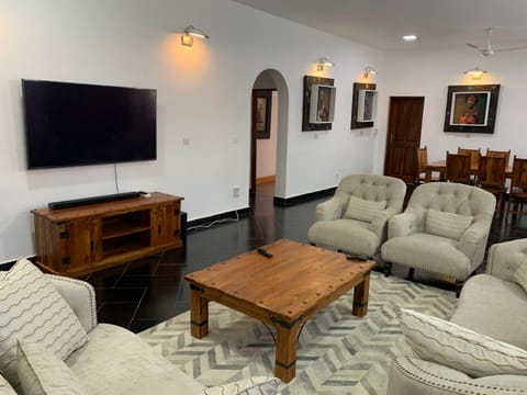 Communal lounge/ TV room, TV and multimedia, Living room, Seating area, Evening entertainment