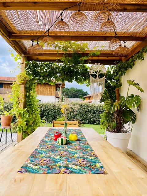 Patio, Garden, Dining area, Garden view