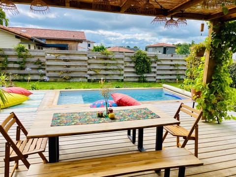 Dining area, Pool view, Swimming pool