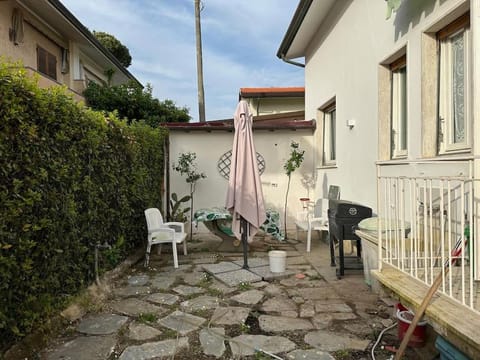 Villa turchese near the sea House in Pietrasanta