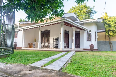 VENUS VILLA - Near Airport House in Negombo