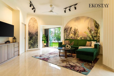 EKOSTAY - 8BHK La Flamingo Villa with Private Turf Villa in Lonavla