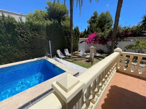 Villa con piscina a 5 min a pie de la playa y Pau5 Villa in Alicante