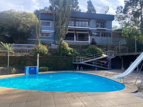 Property building, Day, Garden, Pool view, Swimming pool