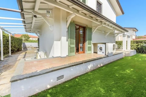 Esclusiva Villa in pieno centro a Forte dei Marmi Villa in Forte dei Marmi