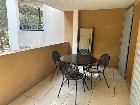 Appartement tout confort avec clim et terrasse Apartment in L'Isle-sur-la-Sorgue