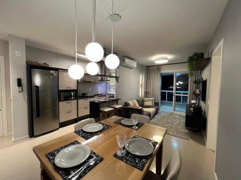 TV and multimedia, Kitchen or kitchenette, Living room, Seating area, Dining area, oven, stove