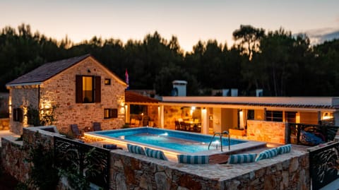 Property building, Pool view