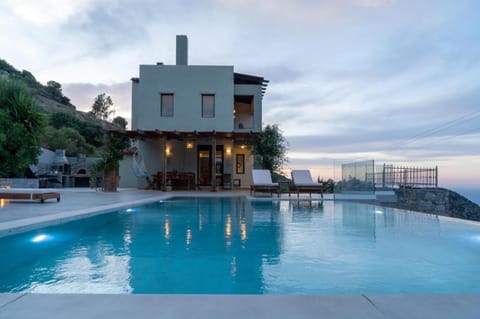 Pool view, Swimming pool, sunbed