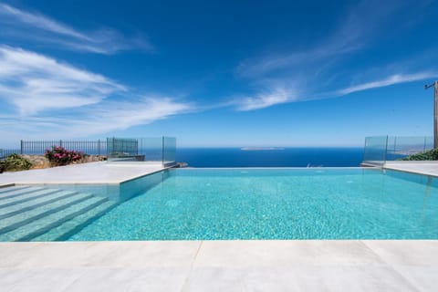 Pool view, Sea view, Swimming pool, sunbed