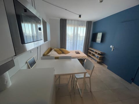 Living room, Dining area, kitchen