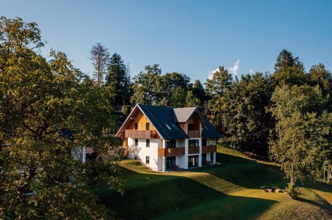 Property building, Day, Natural landscape, Garden, Garden view