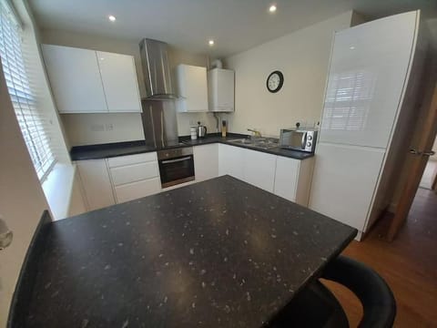 Comfortable and spacious 2 bedrooms Free parking Apartment in Nottingham