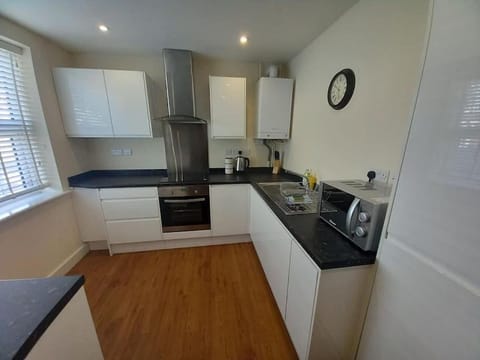 Comfortable and spacious 2 bedrooms Free parking Apartment in Nottingham