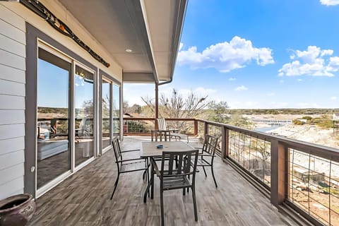 Property building, Patio, Natural landscape, View (from property/room), Balcony/Terrace, Dining area