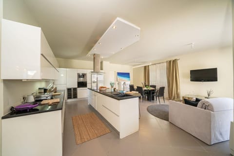 Kitchen or kitchenette, Living room, Dining area