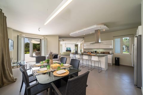 Food and drinks, Dining area