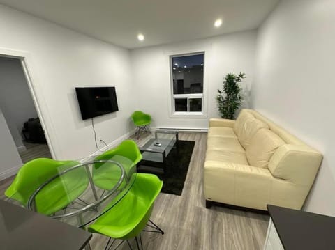 Communal lounge/ TV room, TV and multimedia, Living room, Seating area