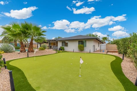 6 Bed Luxury Heated Pool House in Phoenix