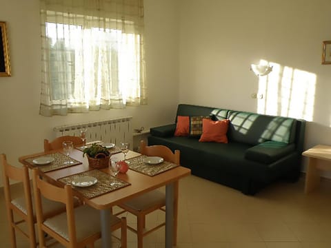 Day, Living room, Dining area