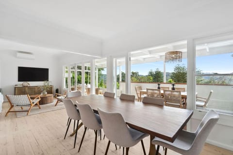 Livistona by Beach Stays House in Pittwater Council