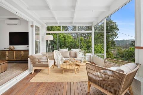 Livistona by Beach Stays House in Pittwater Council