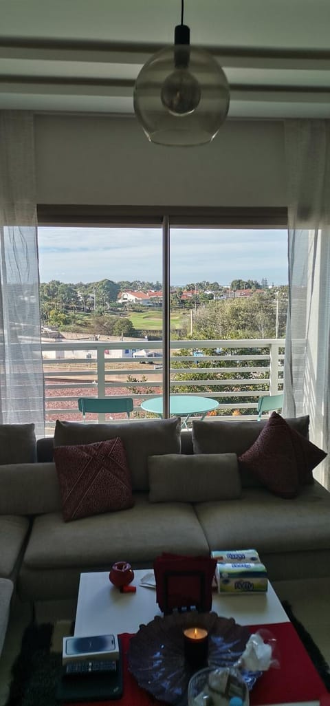 Grand appartement vue golf a 2 min de la plage Bouznika Apartment in Casablanca-Settat