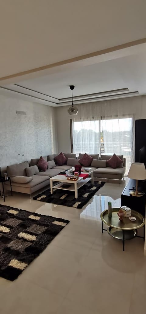 Grand appartement vue golf a 2 min de la plage Bouznika Apartment in Casablanca-Settat