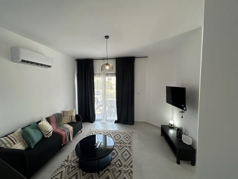 Limassol Urban Beach Retreat- 500m from the beach House in Germasogeia