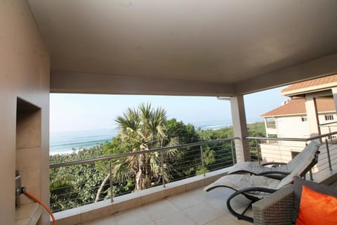 View (from property/room), Balcony/Terrace, Sea view, sunbed