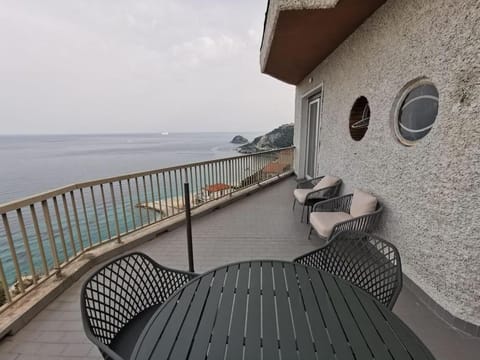 DESIGN e VISTA MARE Apartamento in Bergeggi