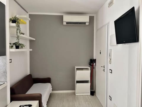 Communal lounge/ TV room, TV and multimedia, Living room, Photo of the whole room, Seating area, Evening entertainment, air conditioner