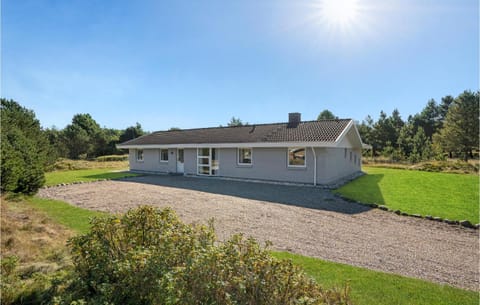 Awesome Home In Blvand With Kitchen Maison in Blåvand