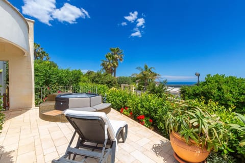 Natural landscape, Hot Tub, Balcony/Terrace, Garden view