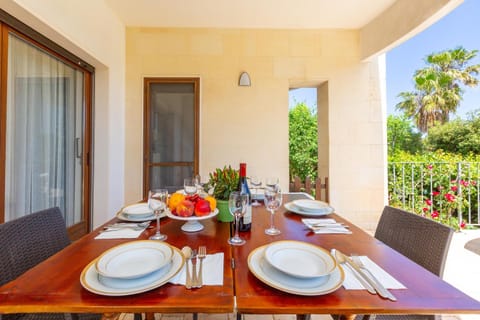 Patio, Dining area