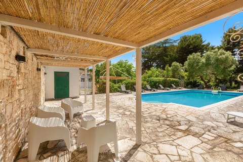 Property building, Patio, Pool view, Swimming pool, sunbed