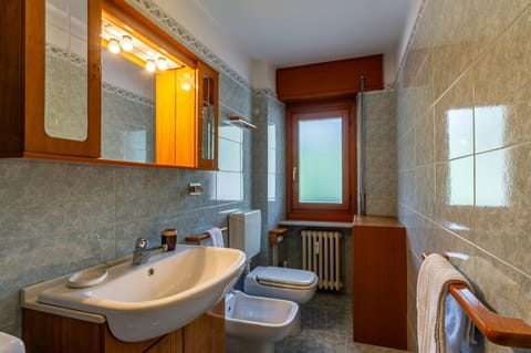 APPARTAMENTO LE GINESTRE - Relax e vista Montagna - COUR 0248 Apartment in Courmayeur