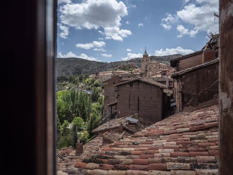 La casa amarilla apartamento albarracin Apartment in Albarracín