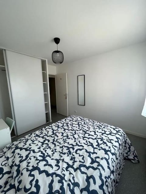 Duplex spacieux-30 min de Paris-15 min Disneyland Apartment in Noisy-le-Grand